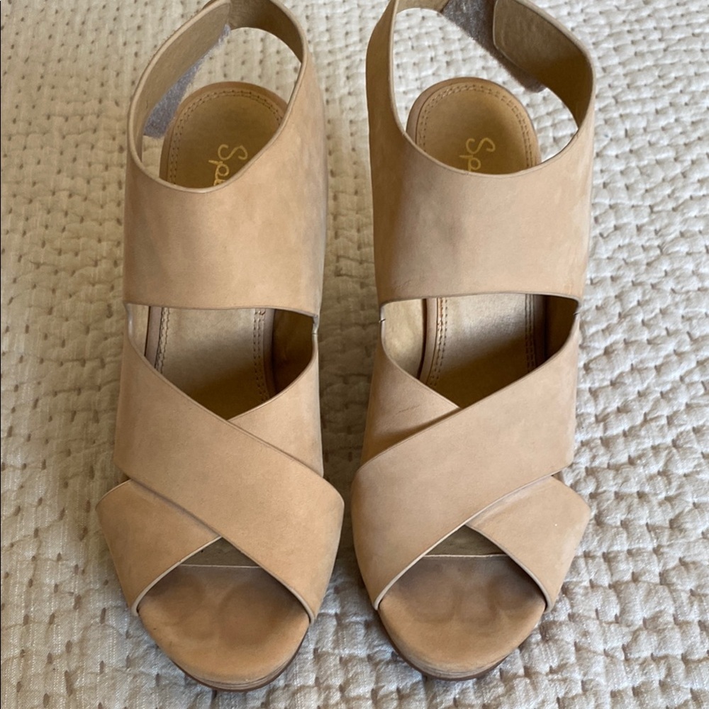 Women's Tan Wedge Sandals